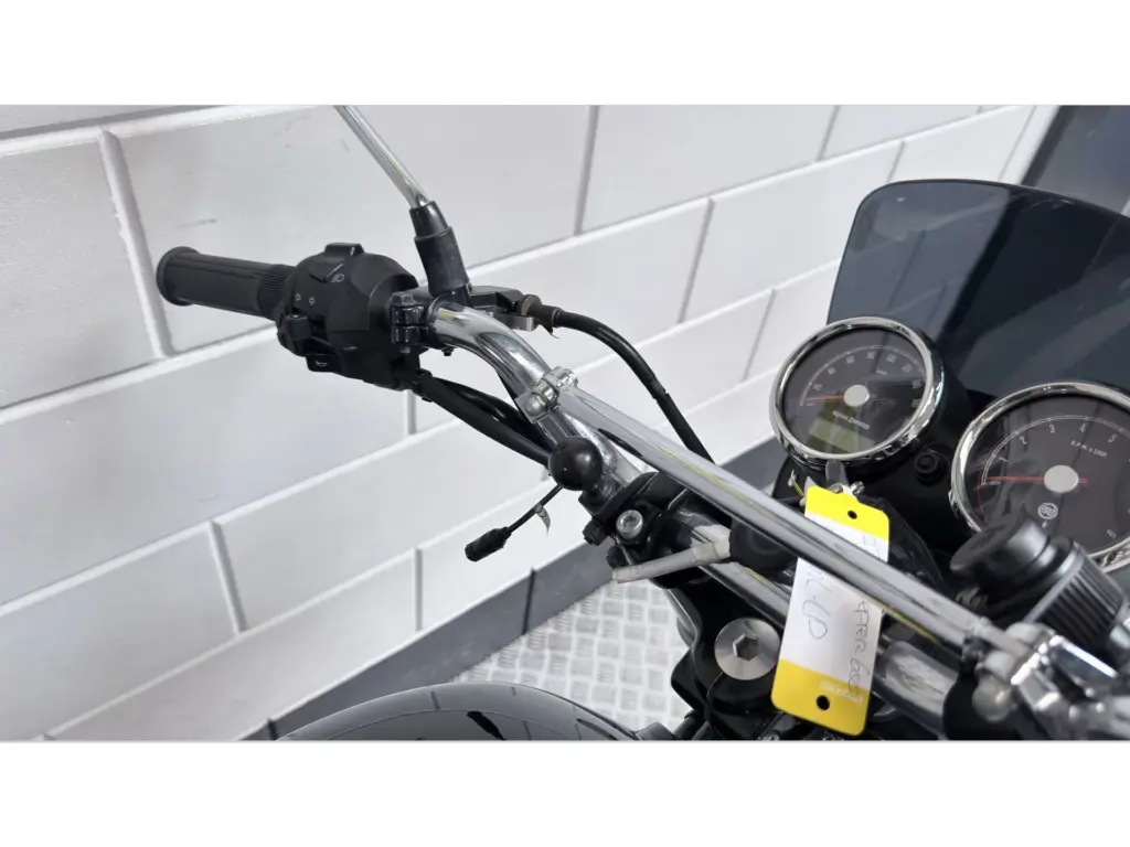 Gebruikte Royal Enfield Interceptor naked bike met 648cc motor uit 2020 bij NIWA Motoren