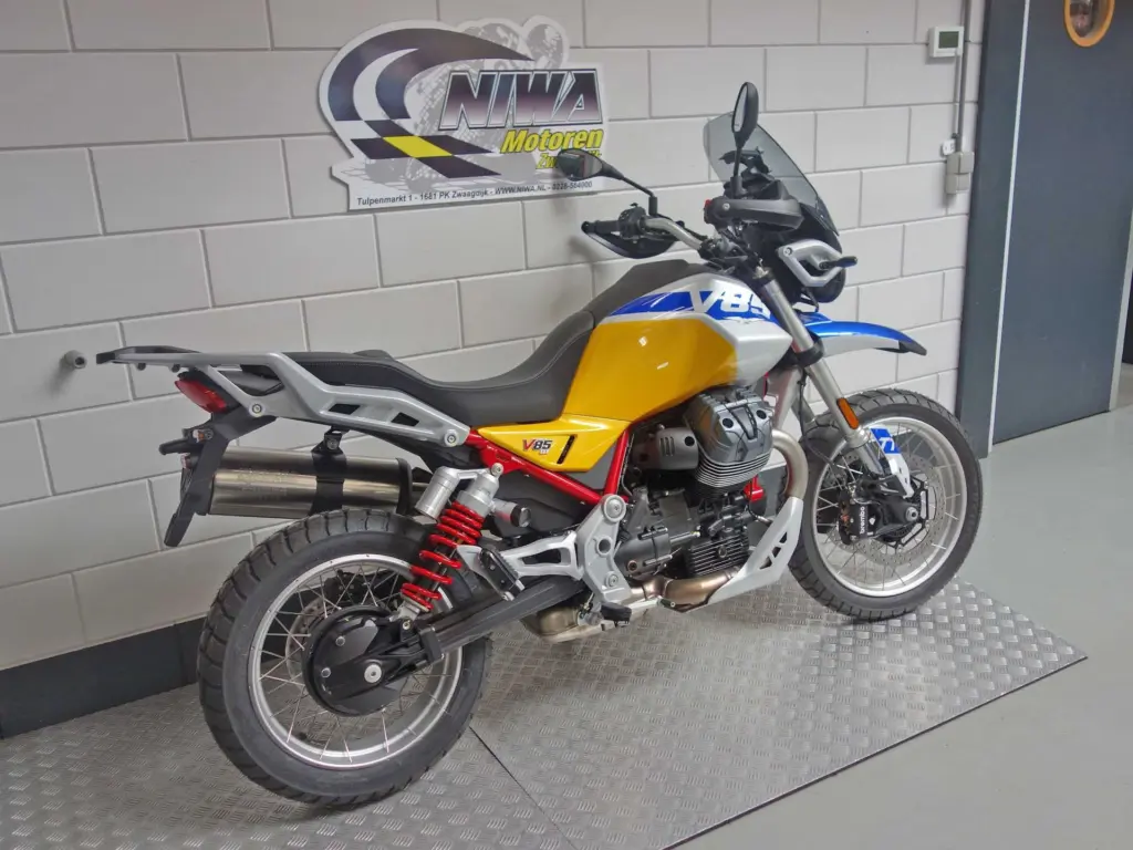 Nieuwe Moto Guzzi V85 tour met 853cc motor uit 2026 bij NIWA Motoren