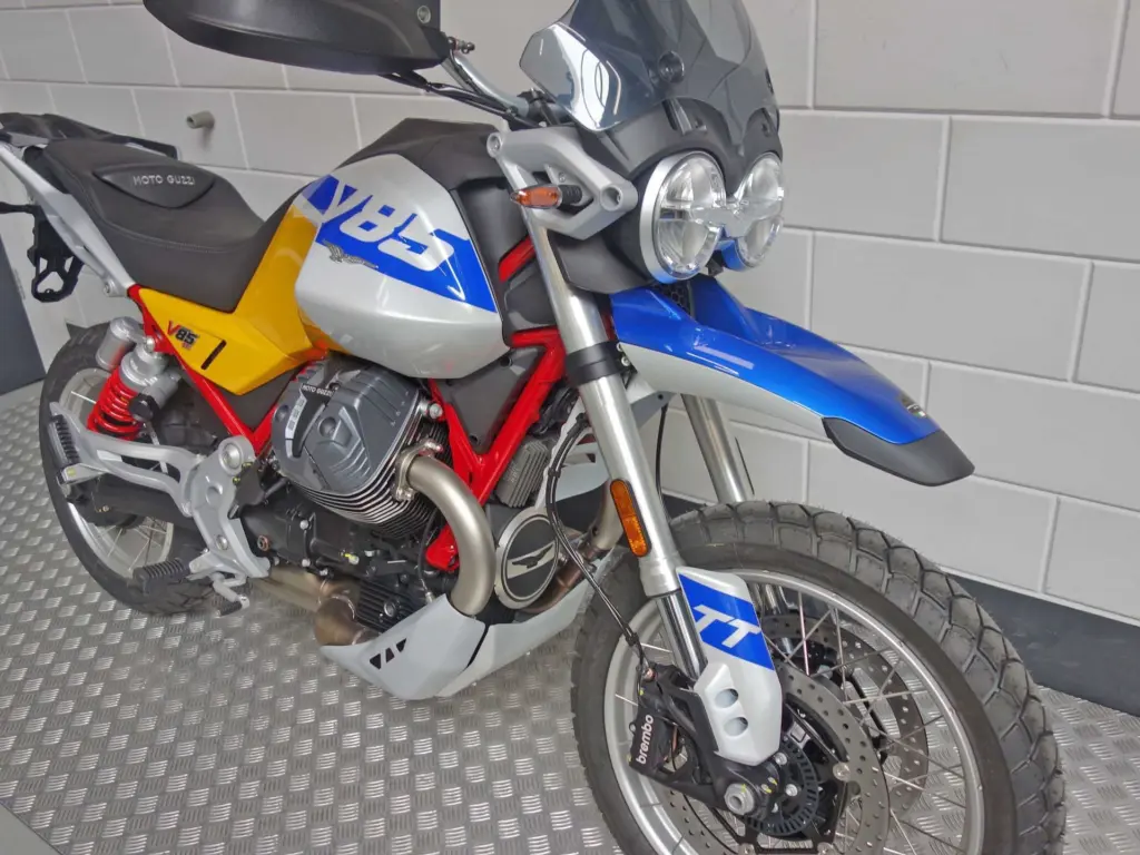Nieuwe Moto Guzzi V85 tour met 853cc motor uit 2026 bij NIWA Motoren