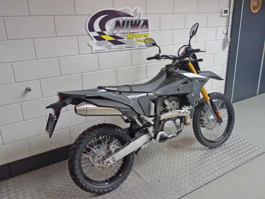 Nieuwe Suzuki DR-Z4S enduro met 400cc motor uit 2026 bij NIWA Motoren