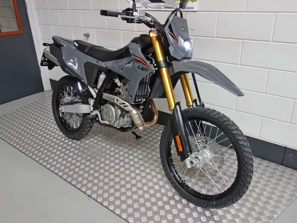 Nieuwe Suzuki DR-Z4S enduro met 400cc motor uit 2026 bij NIWA Motoren
