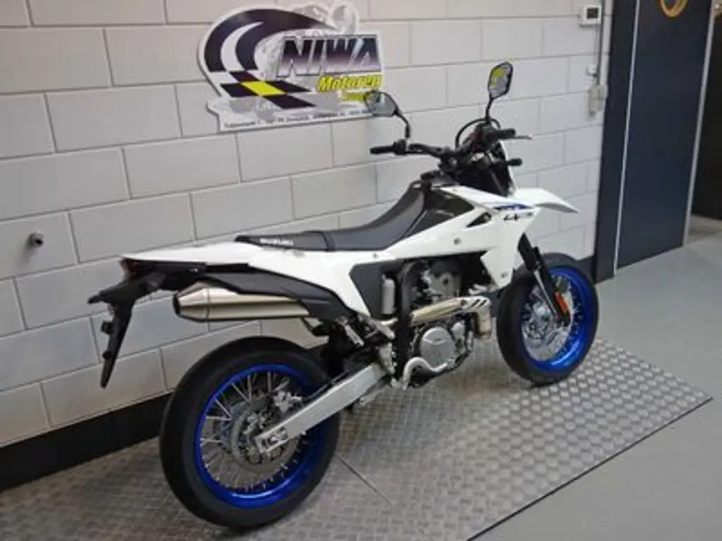 Nieuwe Suzuki DR-Z4SM overig met cc motor uit 2026 bij NIWA Motoren