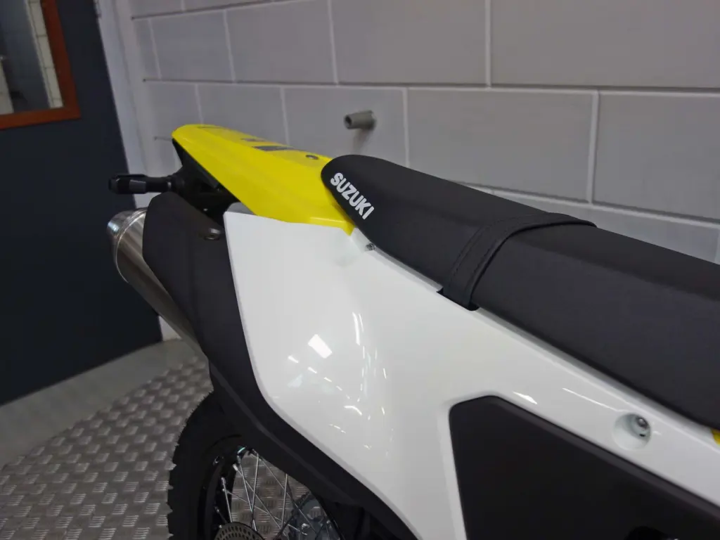 Gebruikte Suzuki DR-Z4S enduro met 398cc motor uit 2026 bij NIWA Motoren