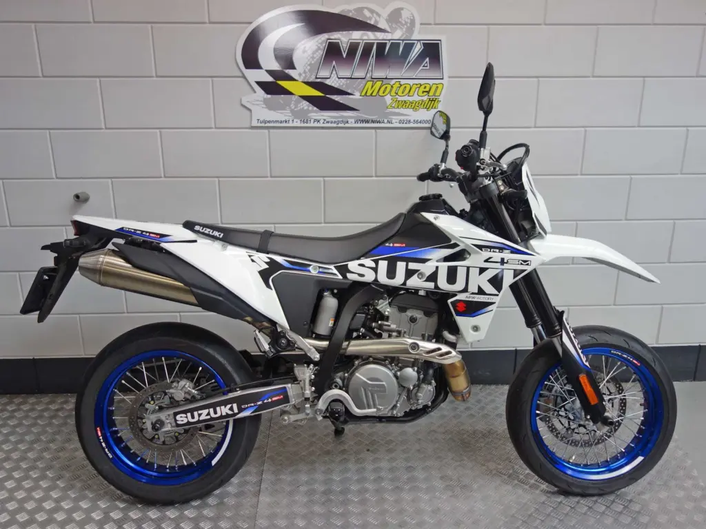 Gebruikte Suzuki DR-Z4SM supermotard met 398cc motor uit 2026 bij NIWA Motoren