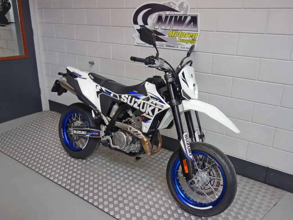 Gebruikte Suzuki DR-Z4SM supermotard met 398cc motor uit 2026 bij NIWA Motoren