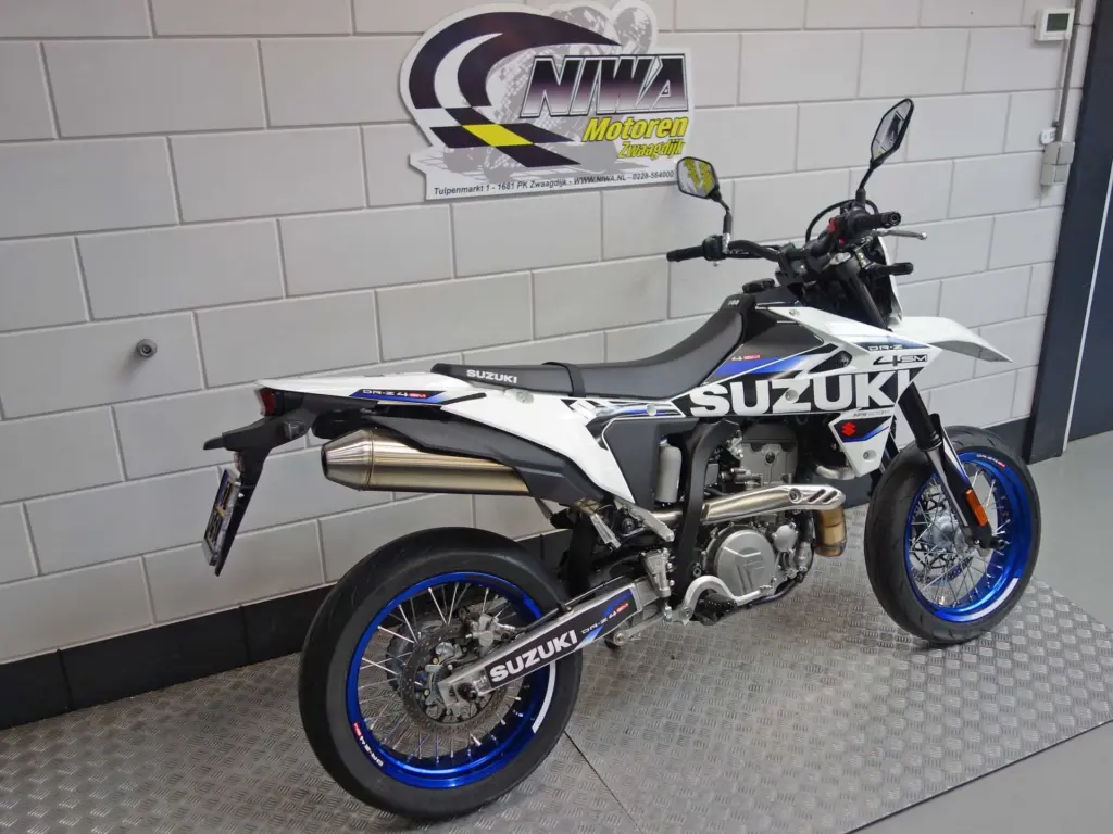 Gebruikte Suzuki DR-Z4SM supermotard met 398cc motor uit 2026 bij NIWA Motoren
