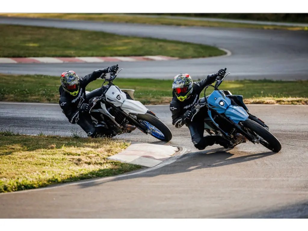 Nieuwe Suzuki DR-Z4SM supermotard met 400cc motor uit 2026 bij NIWA Motoren