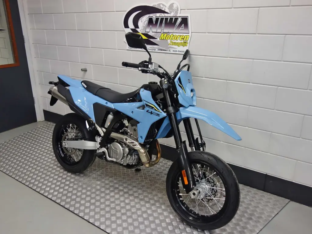 Nieuwe Suzuki DR-Z4SM supermotard met 400cc motor uit 2026 bij NIWA Motoren