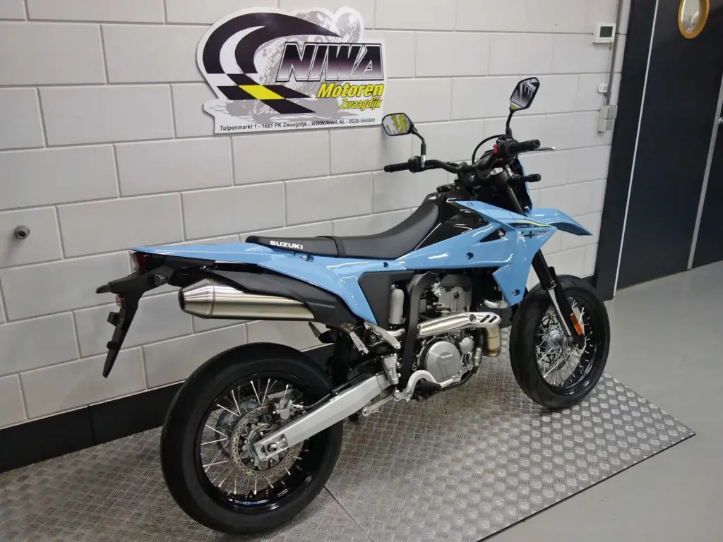 Nieuwe Suzuki DR-Z4SM supermotard met 400cc motor uit 2026 bij NIWA Motoren
