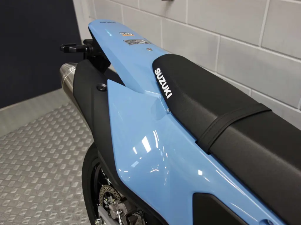 Nieuwe Suzuki DR-Z4SM supermotard met 400cc motor uit 2026 bij NIWA Motoren