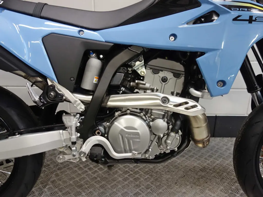 Nieuwe Suzuki DR-Z4SM supermotard met 400cc motor uit 2026 bij NIWA Motoren