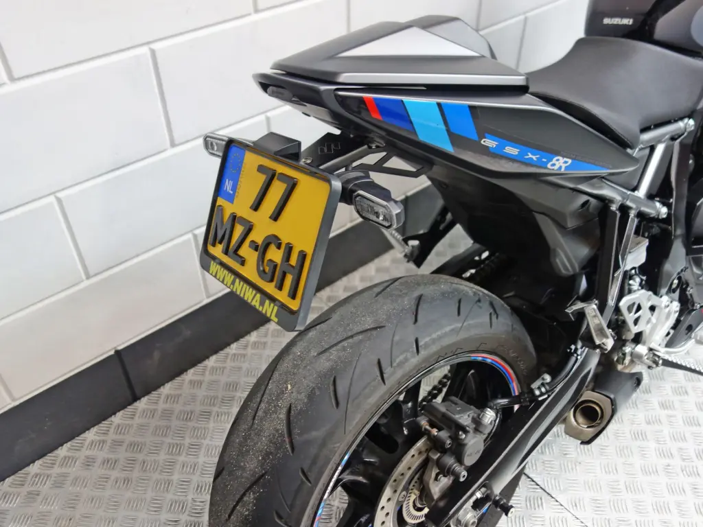 Gebruikte Suzuki GSX naked bike met 776cc motor uit 2025 bij NIWA Motoren