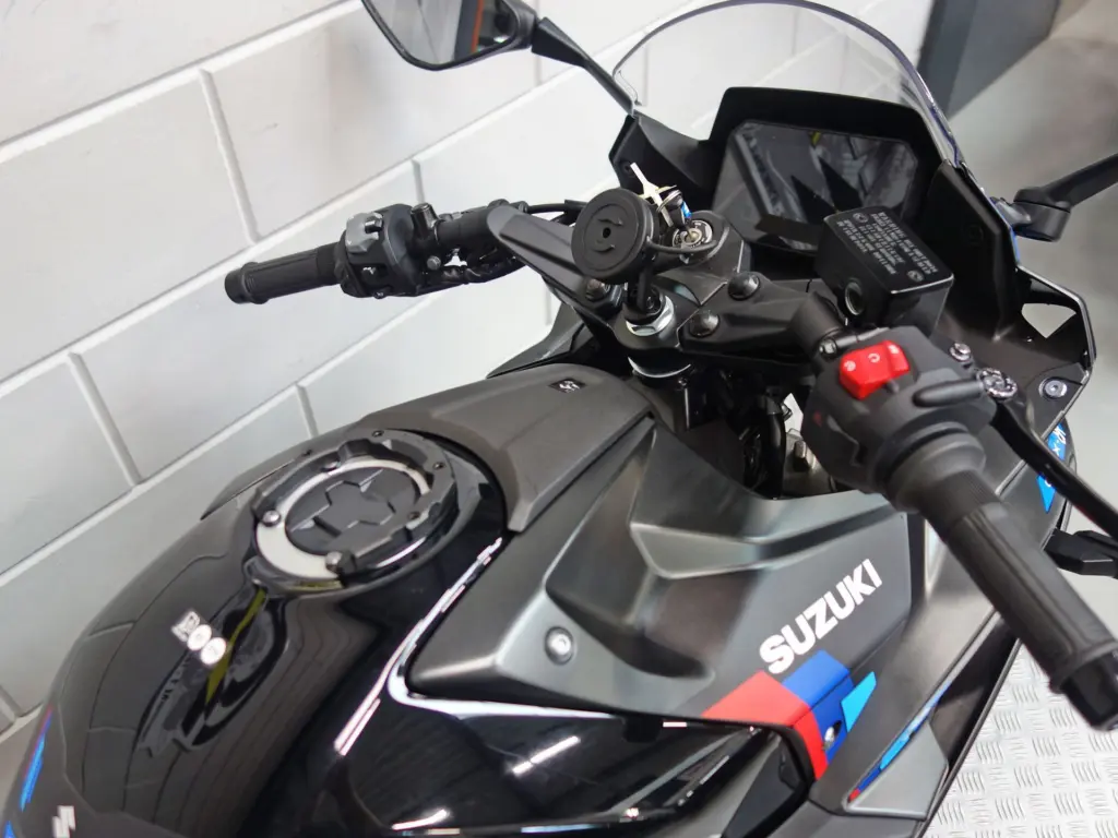 Gebruikte Suzuki GSX naked bike met 776cc motor uit 2025 bij NIWA Motoren