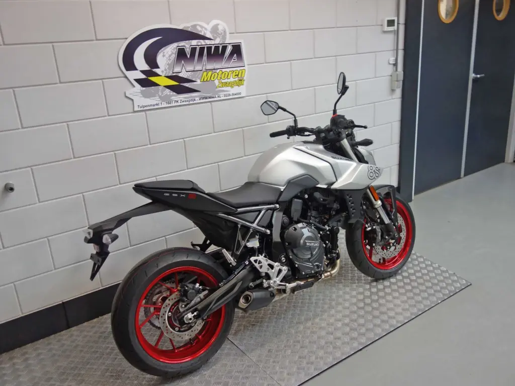 Gebruikte Suzuki GSX overig met 776cc motor uit 2025 bij NIWA Motoren