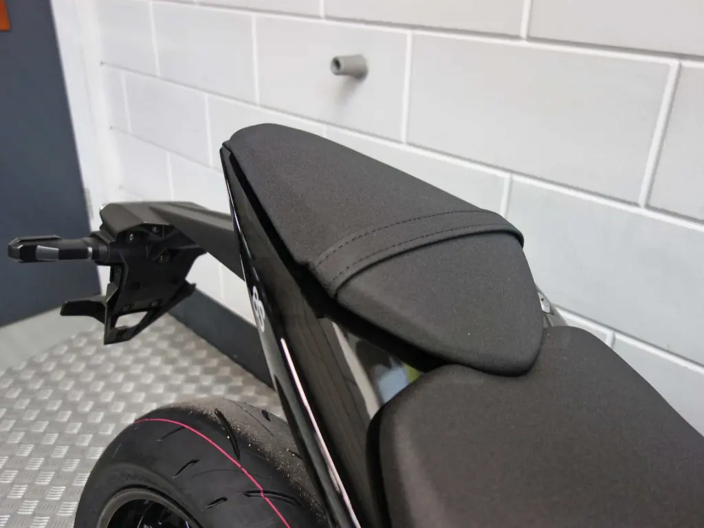 Gebruikte Suzuki GSX naked bike met 776cc motor uit 2026 bij NIWA Motoren