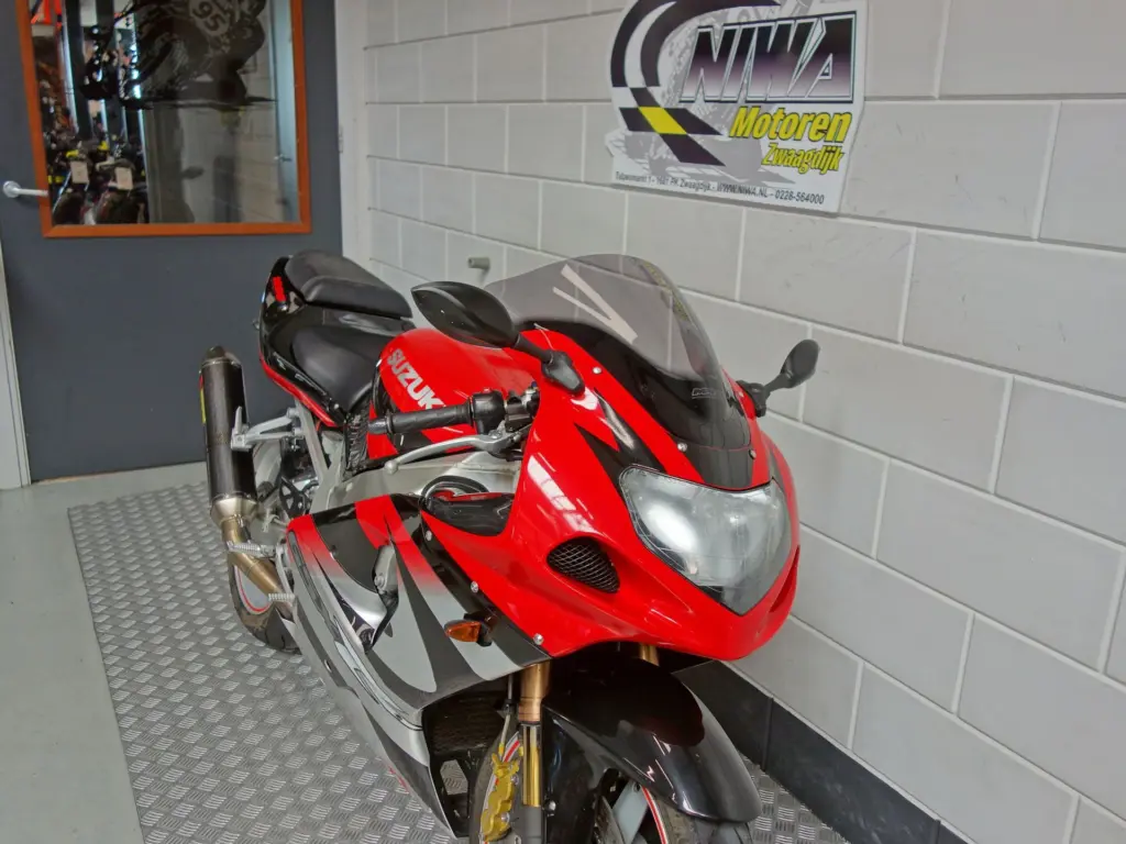 Gebruikte Suzuki GSX supersport met 988cc motor uit 2001 bij NIWA Motoren