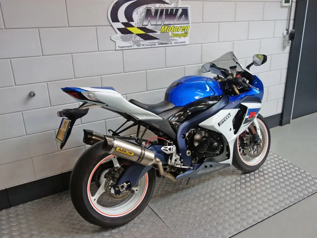 Gebruikte Suzuki GSX sport met 999cc motor uit 2014 bij NIWA Motoren
