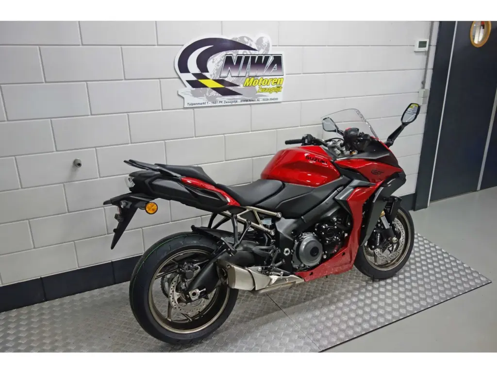 Gebruikte Suzuki GSX tour met 999cc motor uit 2026 bij NIWA Motoren