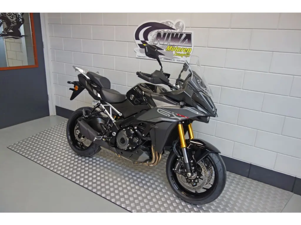 Nieuwe Suzuki GSX tour met 999cc motor uit 2025 bij NIWA Motoren