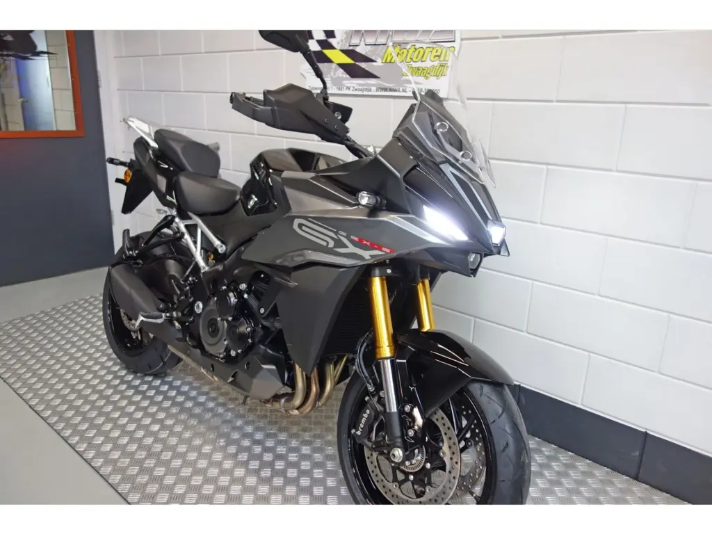 Nieuwe Suzuki GSX tour met 999cc motor uit 2025 bij NIWA Motoren