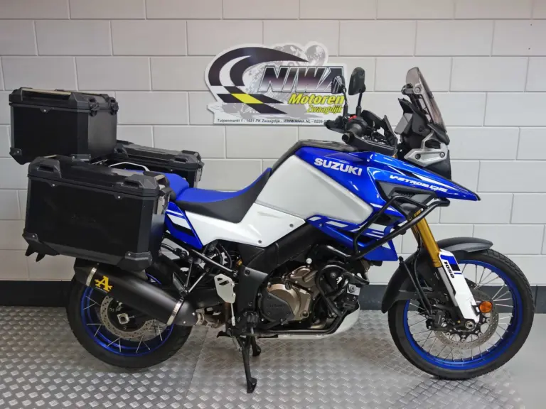 Gebruikte Triumph Tiger all-road met 800cc motor uit 2012 bij NIWA Motoren