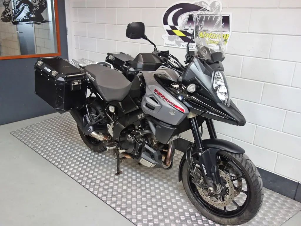 Gebruikte Suzuki V-Strom all-road met 1037cc motor uit 2017 bij NIWA Motoren