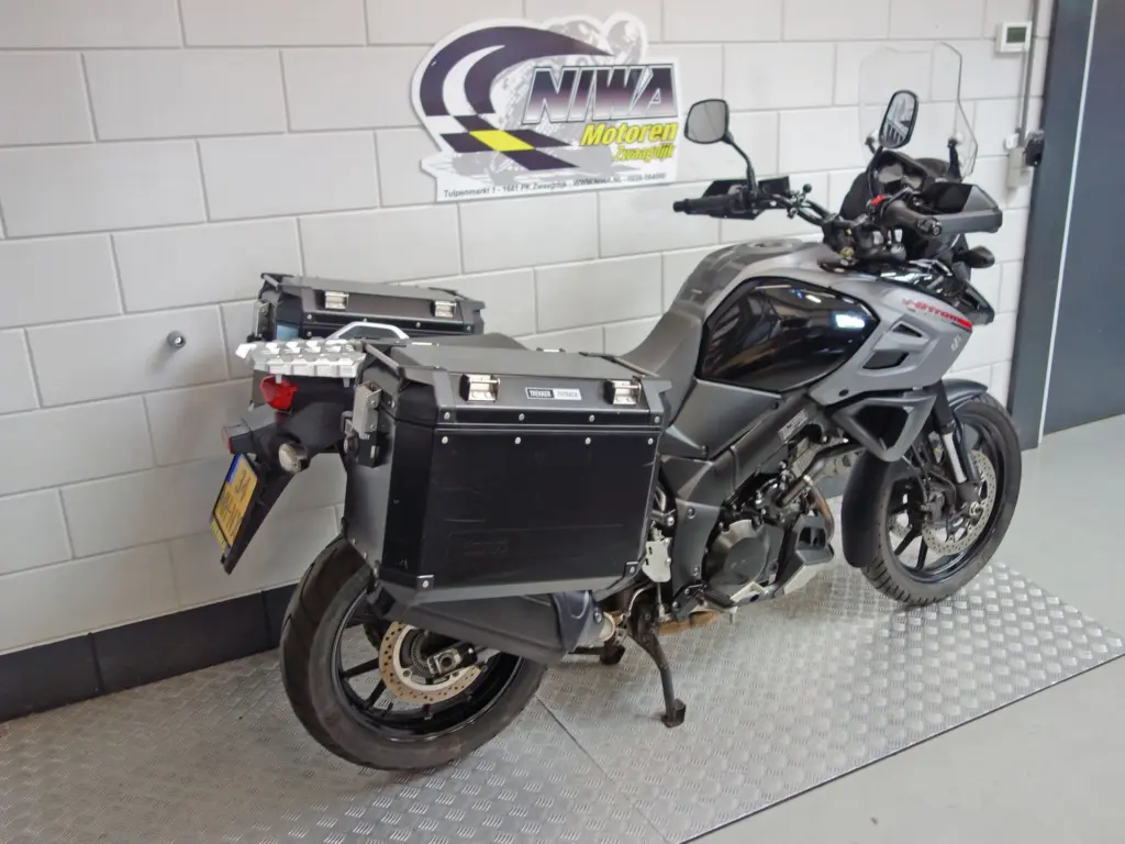 Gebruikte Suzuki V-Strom all-road met 1037cc motor uit 2017 bij NIWA Motoren