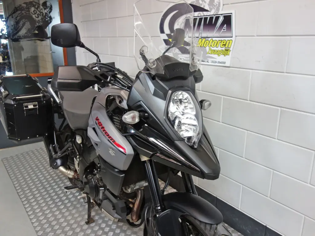 Gebruikte Suzuki V-Strom all-road met 1037cc motor uit 2017 bij NIWA Motoren