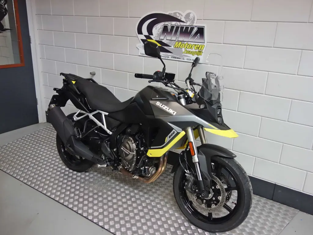 Gebruikte Suzuki V-Strom tour met 776cc motor uit 2026 bij NIWA Motoren