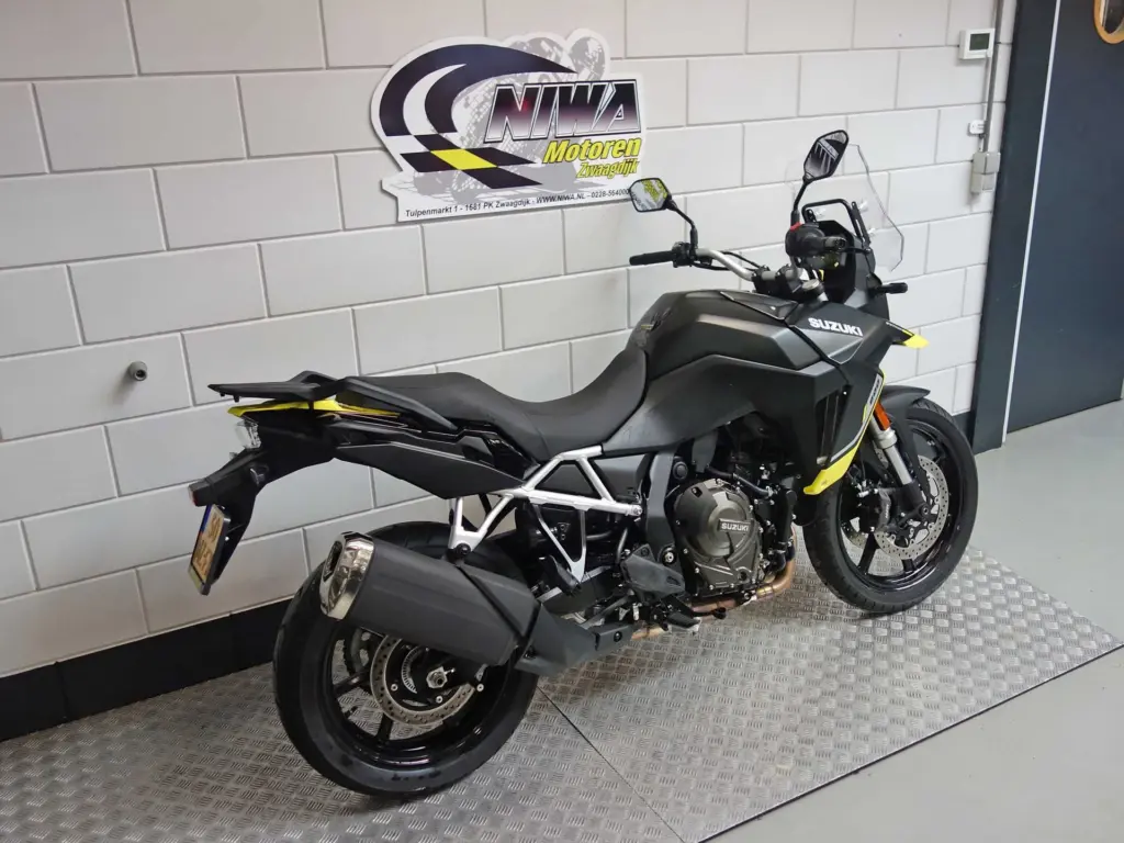 Gebruikte Suzuki V-Strom tour met 776cc motor uit 2026 bij NIWA Motoren
