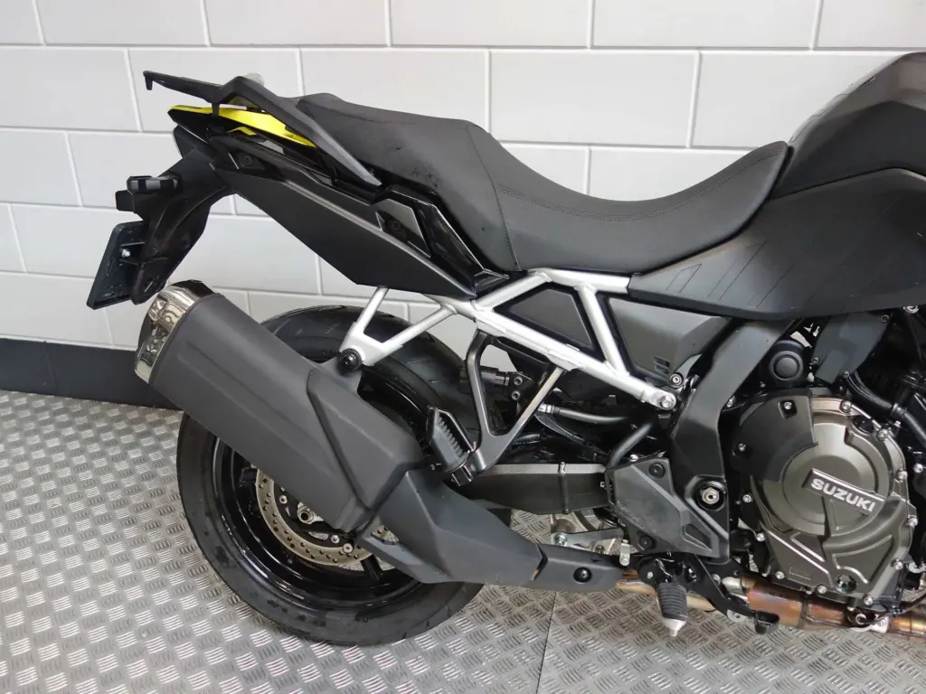 Gebruikte Suzuki V-Strom tour met 776cc motor uit 2026 bij NIWA Motoren