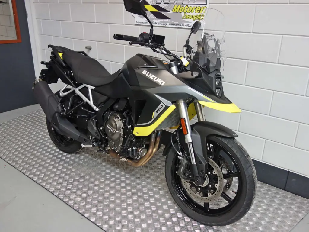 Gebruikte Suzuki V-Strom tour met 776cc motor uit 2026 bij NIWA Motoren