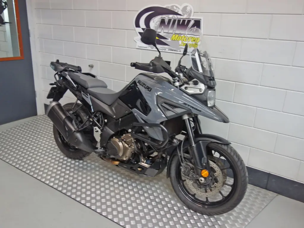 Gebruikte Suzuki V-Strom all-road met 1037cc motor uit 2021 bij NIWA Motoren