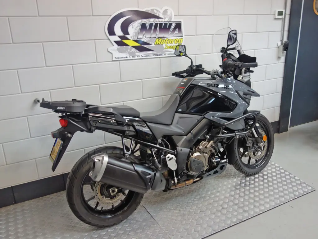 Gebruikte Suzuki V-Strom all-road met 1037cc motor uit 2021 bij NIWA Motoren