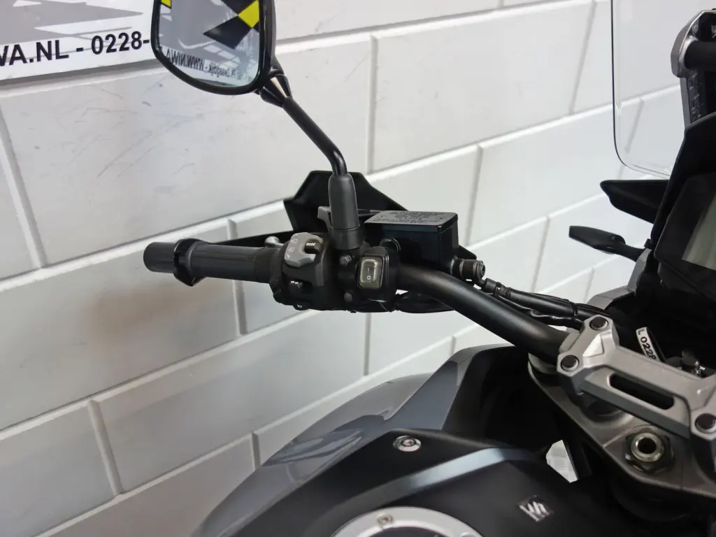 Gebruikte Suzuki V-Strom all-road met 1037cc motor uit 2021 bij NIWA Motoren
