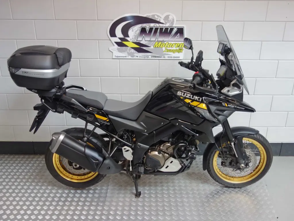 Gebruikte Suzuki V-Strom tour met 1037cc motor uit 2021 bij NIWA Motoren