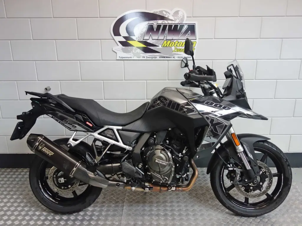 Gebruikte Suzuki V-Strom tour met 776cc motor uit 2025 bij NIWA Motoren