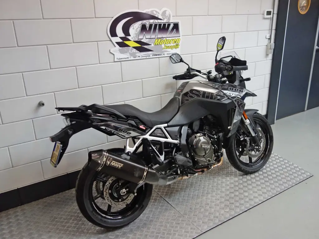 Gebruikte Suzuki V-Strom tour met 776cc motor uit 2025 bij NIWA Motoren