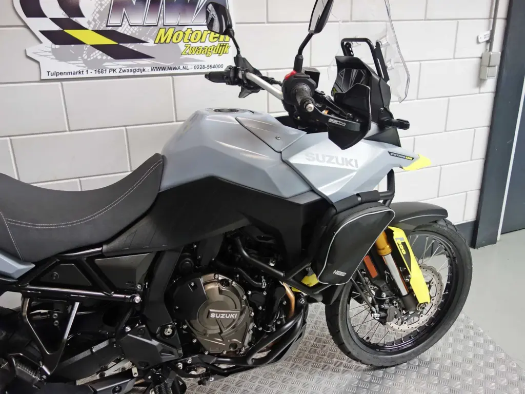Gebruikte Suzuki V-Strom all-road met 776cc motor uit 2023 bij NIWA Motoren
