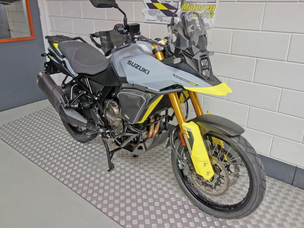 Gebruikte Suzuki V-Strom all-road met 776cc motor uit 2023 bij NIWA Motoren