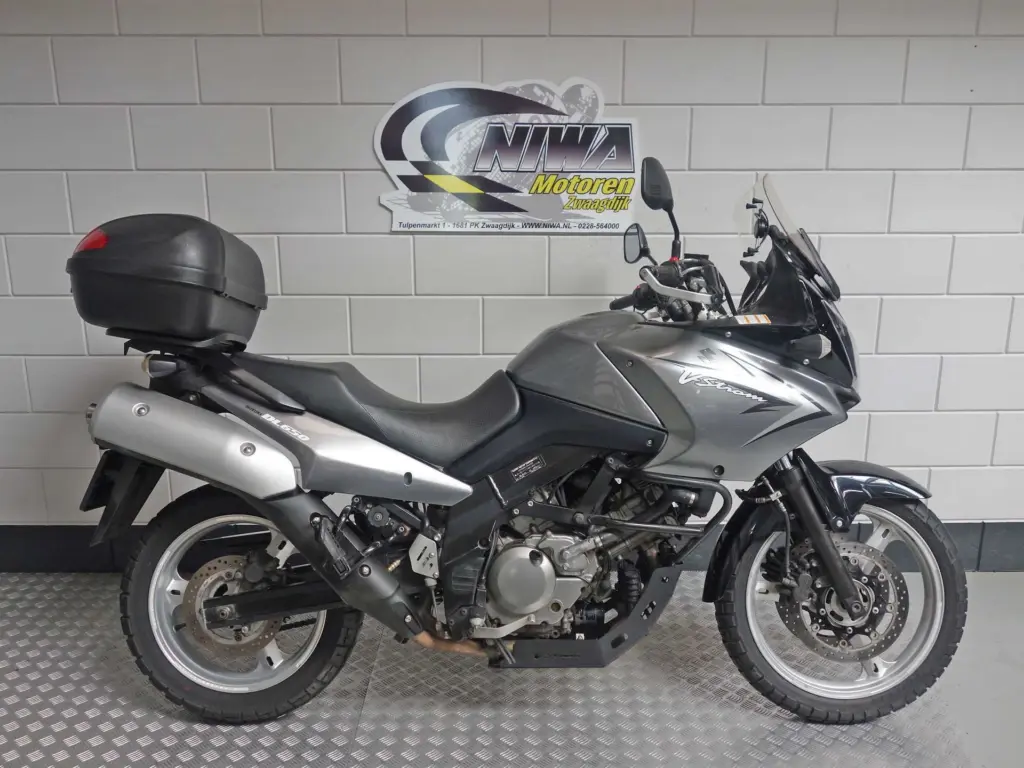Gebruikte Suzuki V-Strom tour met 645cc motor uit 2011 bij NIWA Motoren