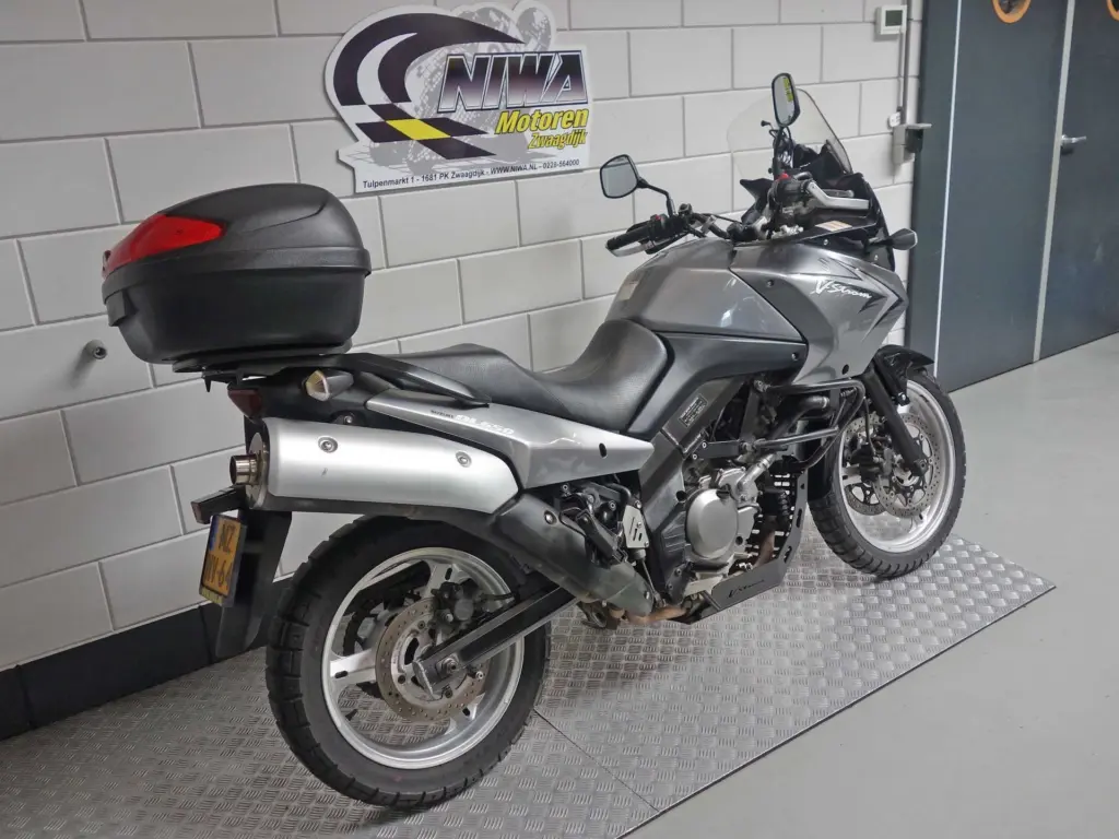 Gebruikte Suzuki V-Strom tour met 645cc motor uit 2011 bij NIWA Motoren