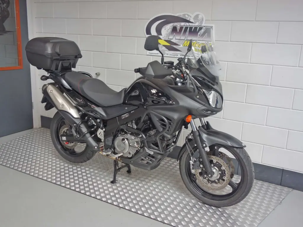 Gebruikte Suzuki V-Strom all-road met 645cc motor uit 2011 bij NIWA Motoren