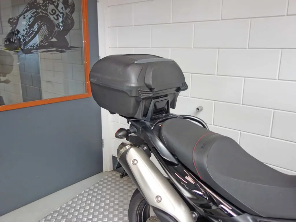 Gebruikte Suzuki V-Strom all-road met 645cc motor uit 2011 bij NIWA Motoren
