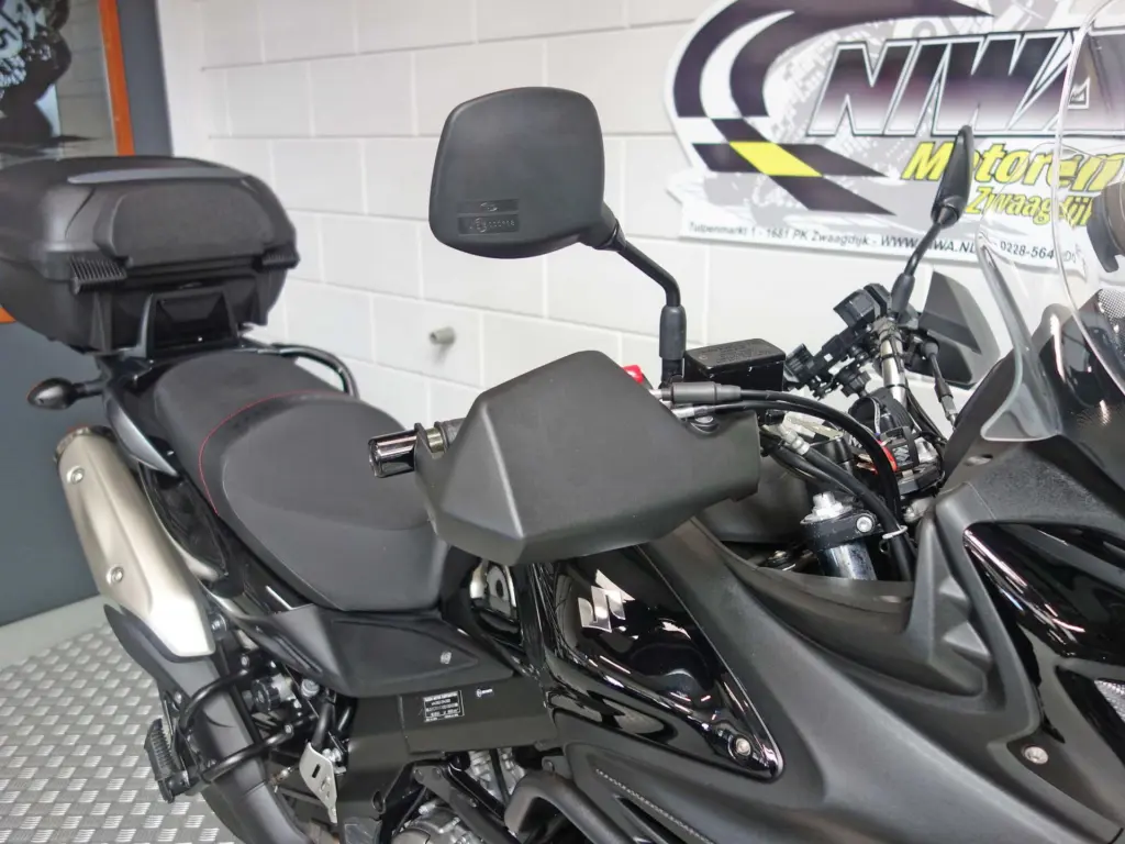 Gebruikte Suzuki V-Strom all-road met 645cc motor uit 2011 bij NIWA Motoren