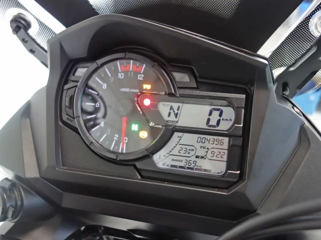 Gebruikte Suzuki V-Strom tour met 645cc motor uit 2025 bij NIWA Motoren