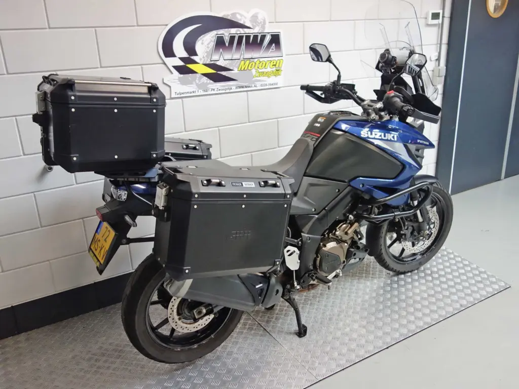 Gebruikte Suzuki V-Strom tour met 1037cc motor uit 2023 bij NIWA Motoren