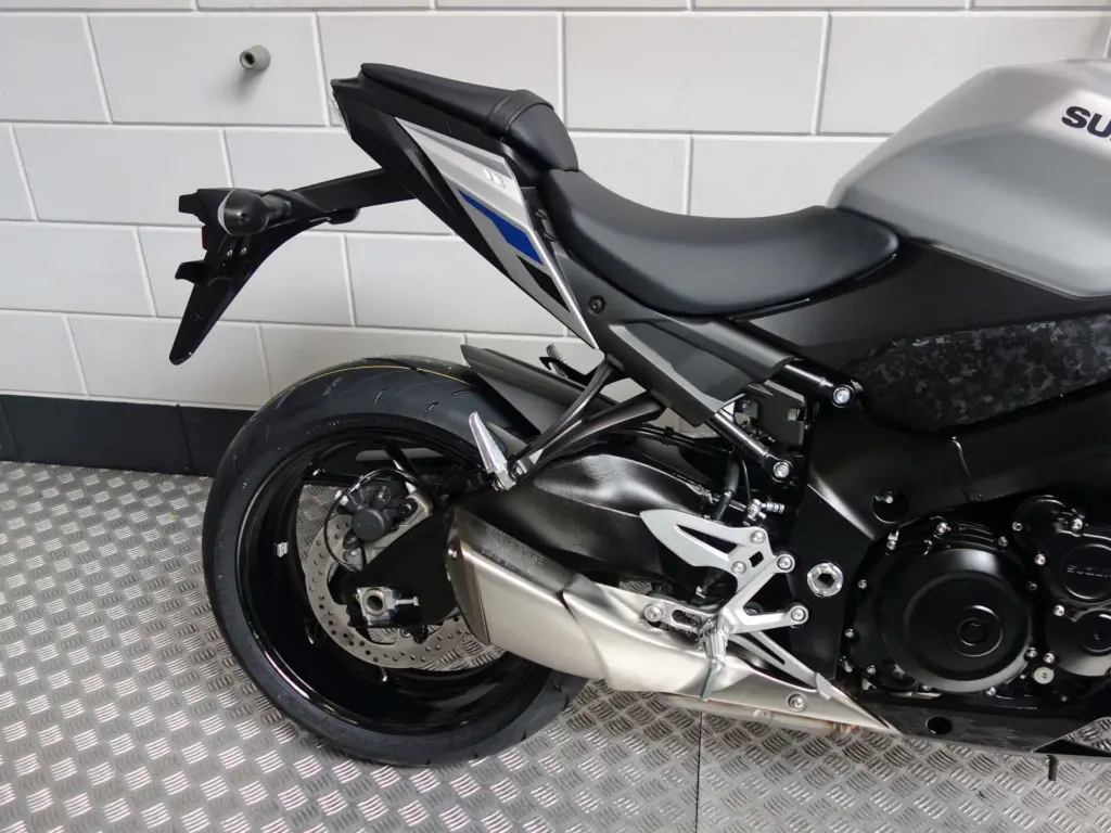Gebruikte Suzuki GSX naked bike met 999cc motor uit 2026 bij NIWA Motoren