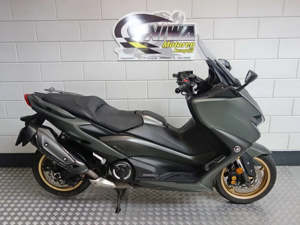 Gebruikte Yamaha T-MAX motorscooter met 562cc motor uit 2020 bij NIWA Motoren