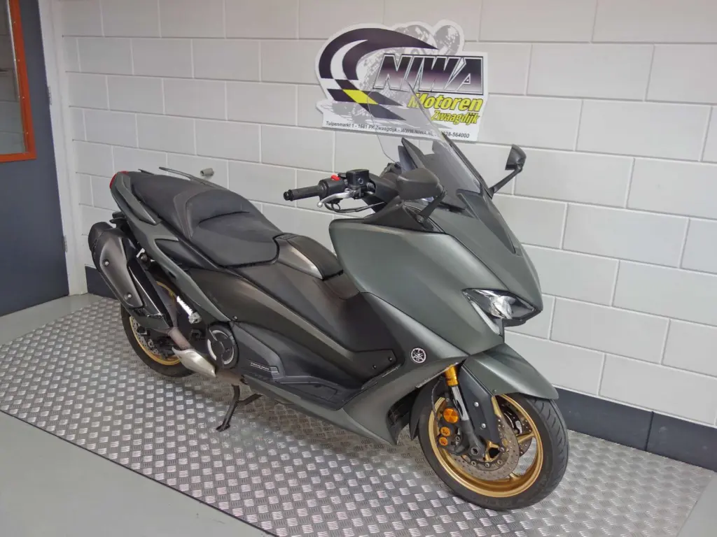 Gebruikte Yamaha T-MAX motorscooter met 562cc motor uit 2020 bij NIWA Motoren